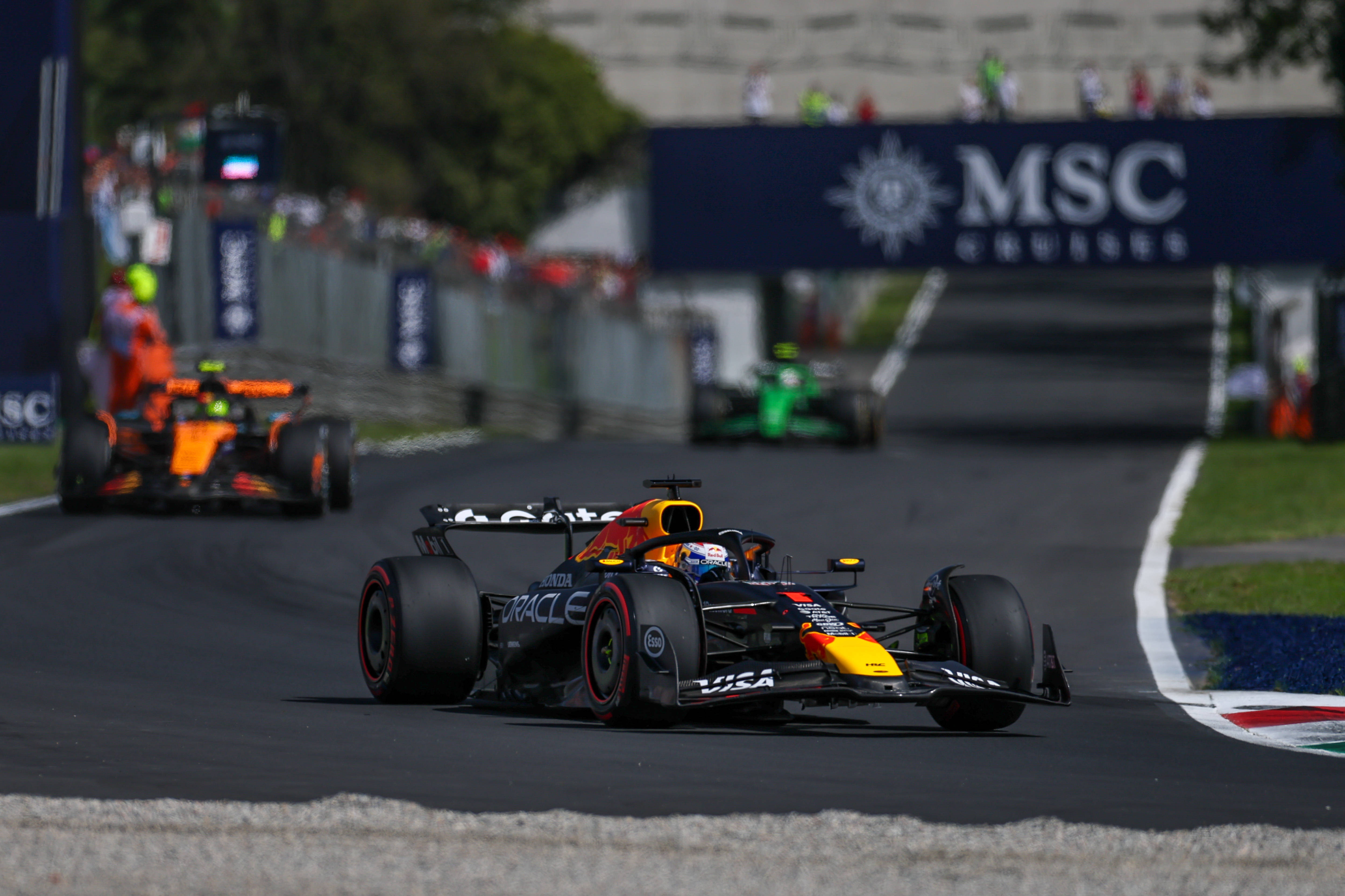 梅赛德斯绝杀红牛车队,皮亚斯特里关键制胜 梅赛德斯绝杀红牛车队,皮亚斯特里关键制胜