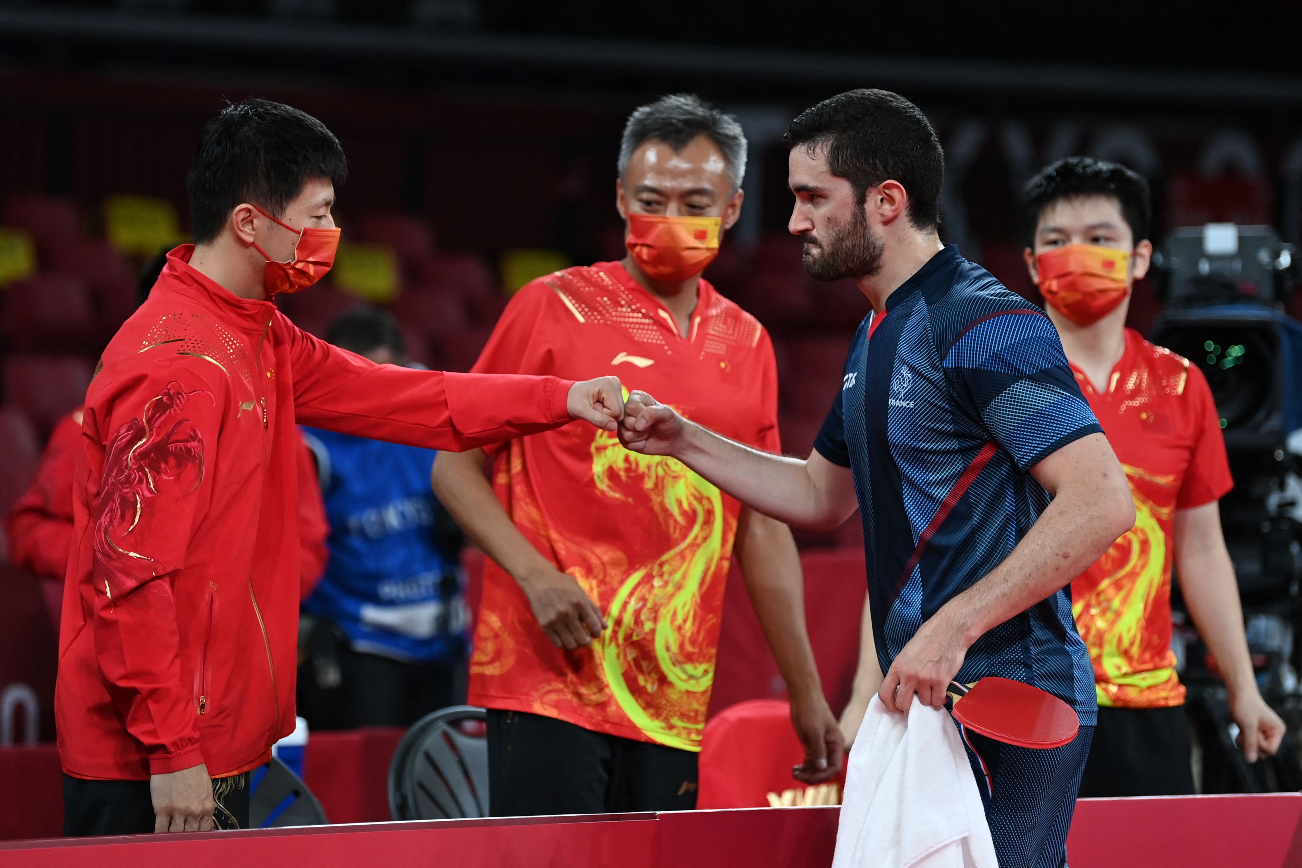 英格兰队横扫德国队，马龙惊艳四座