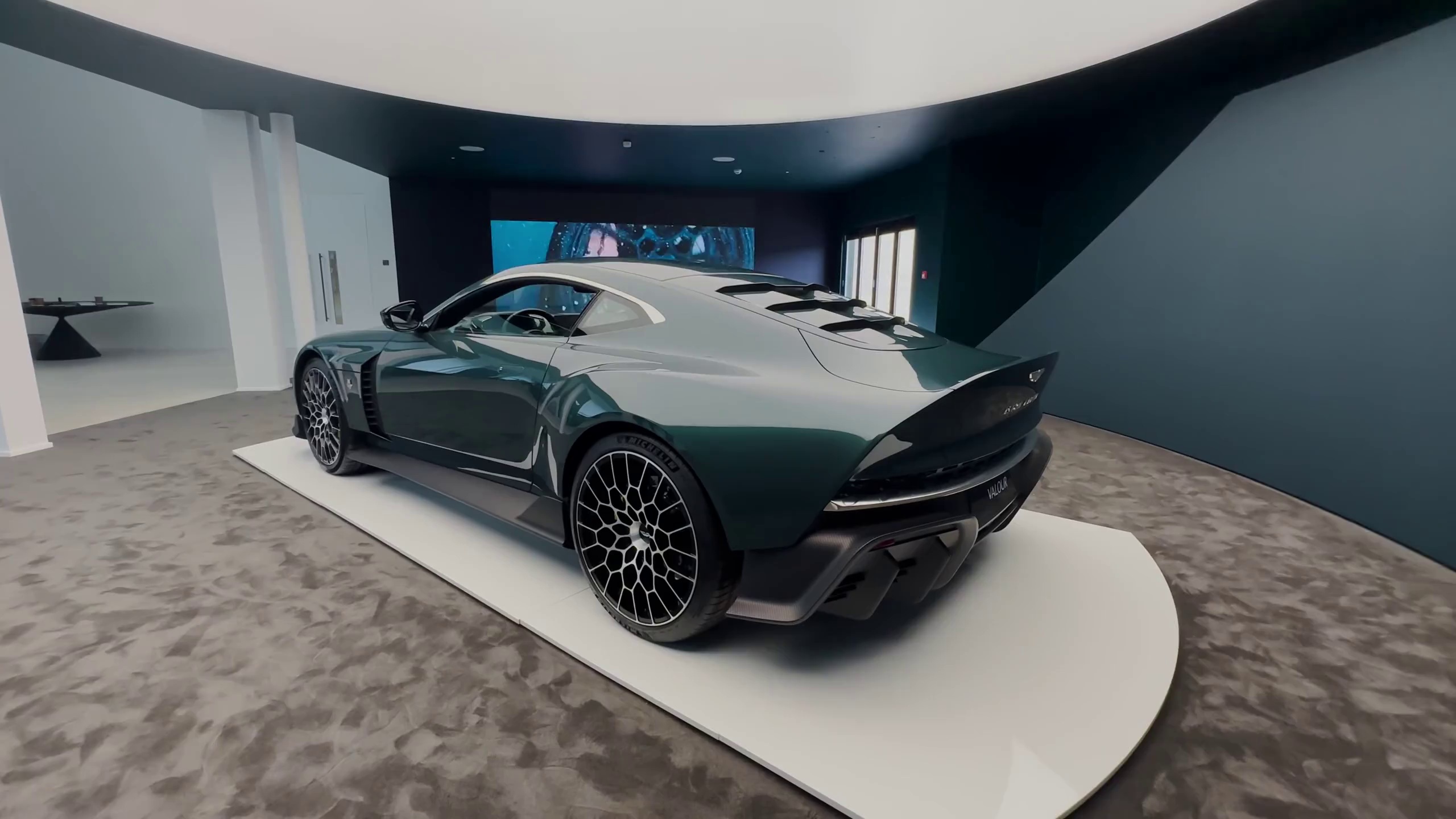 阿斯顿马丁力克红牛车队，塞恩斯刷新纪录