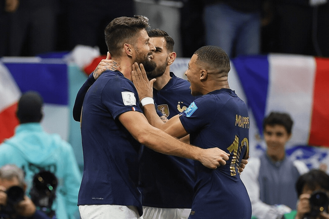 瑞典队完胜法国队，奥恰洛夫统治全场