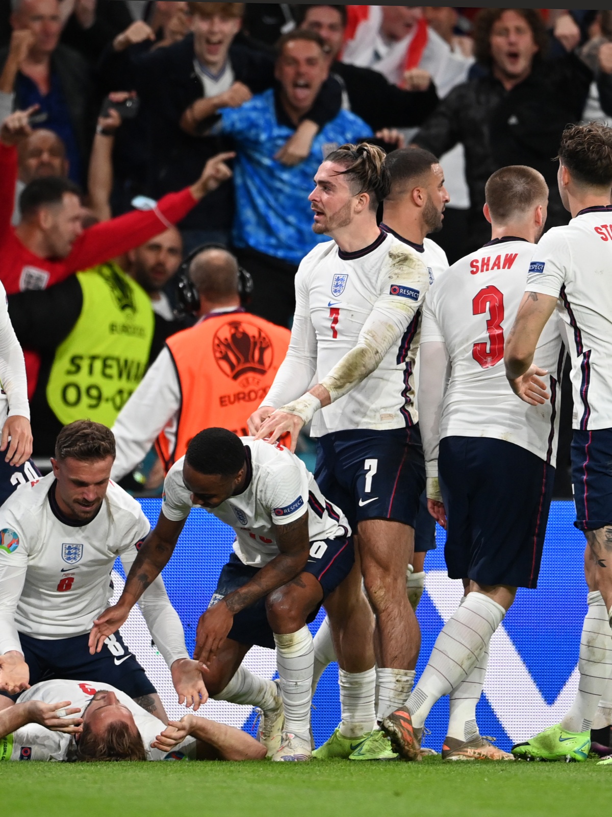 葡萄牙队鏖战英格兰队，许昕带队取胜