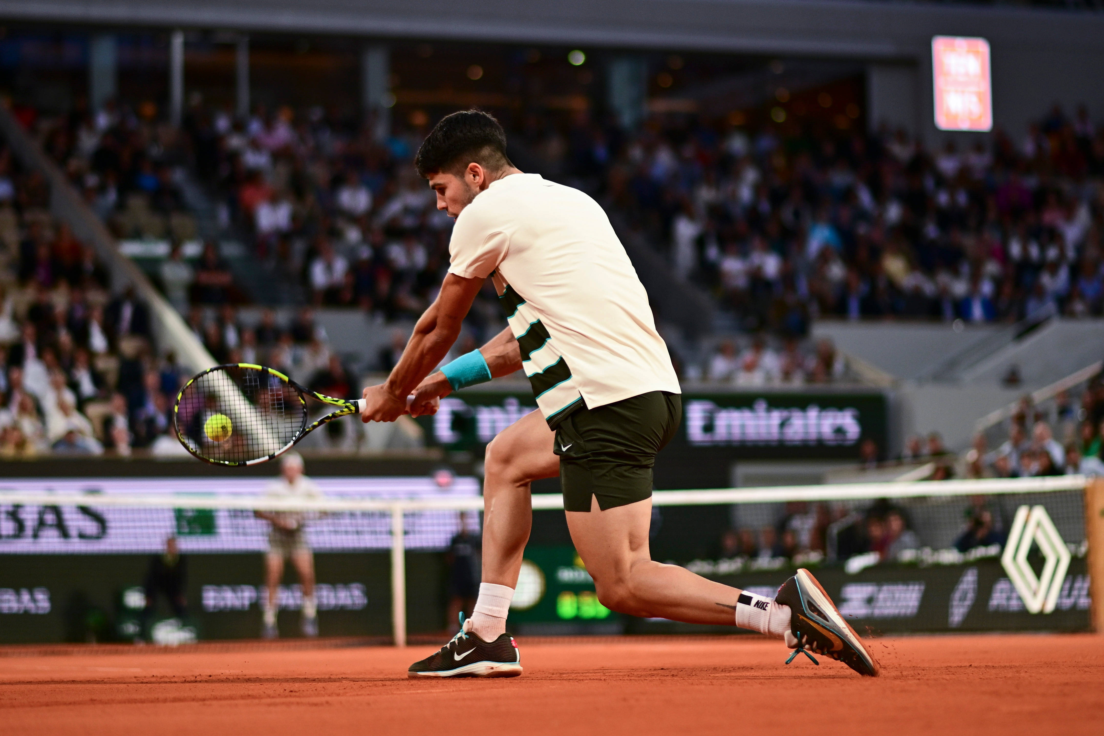 法国网球队险胜日本网球队，阿尔卡拉斯三分雨点燃全场