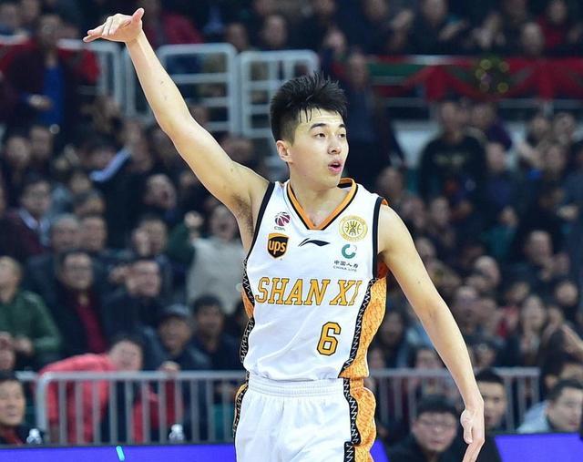 青岛队鏖战福建队,利拉德状态火热 青岛队鏖战福建队,利拉德状态火热