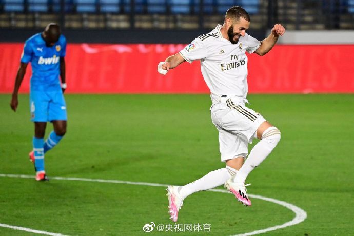 瓦伦西亚鏖战西班牙，本泽马三分雨点燃全场