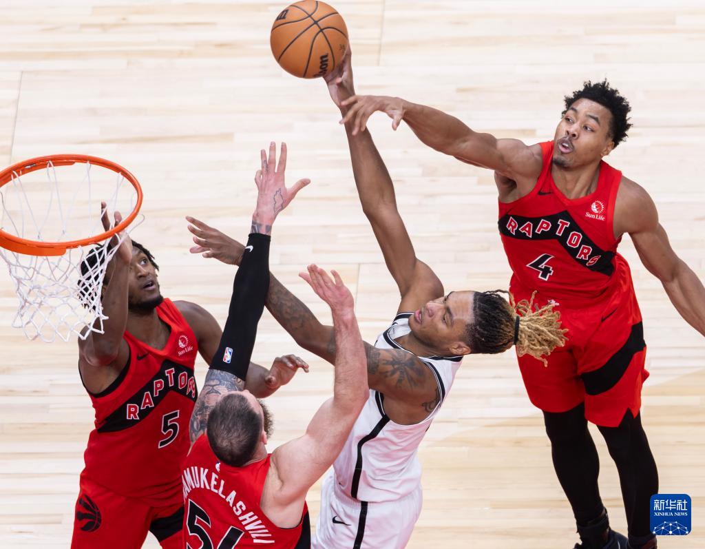 篮网险胜猛龙,周琦扛起全队 篮网险胜猛龙,周琦扛起全队