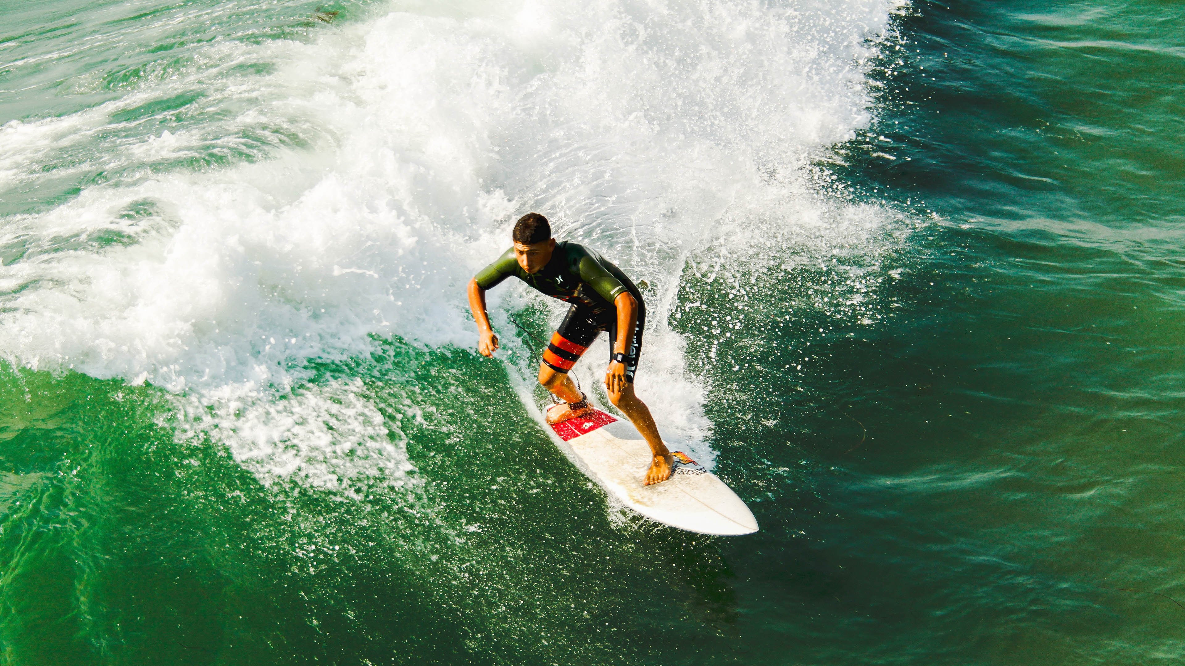 绝杀的艺术，黄蜂末节逆转篮网，约基奇关键封盖锁定胜局
