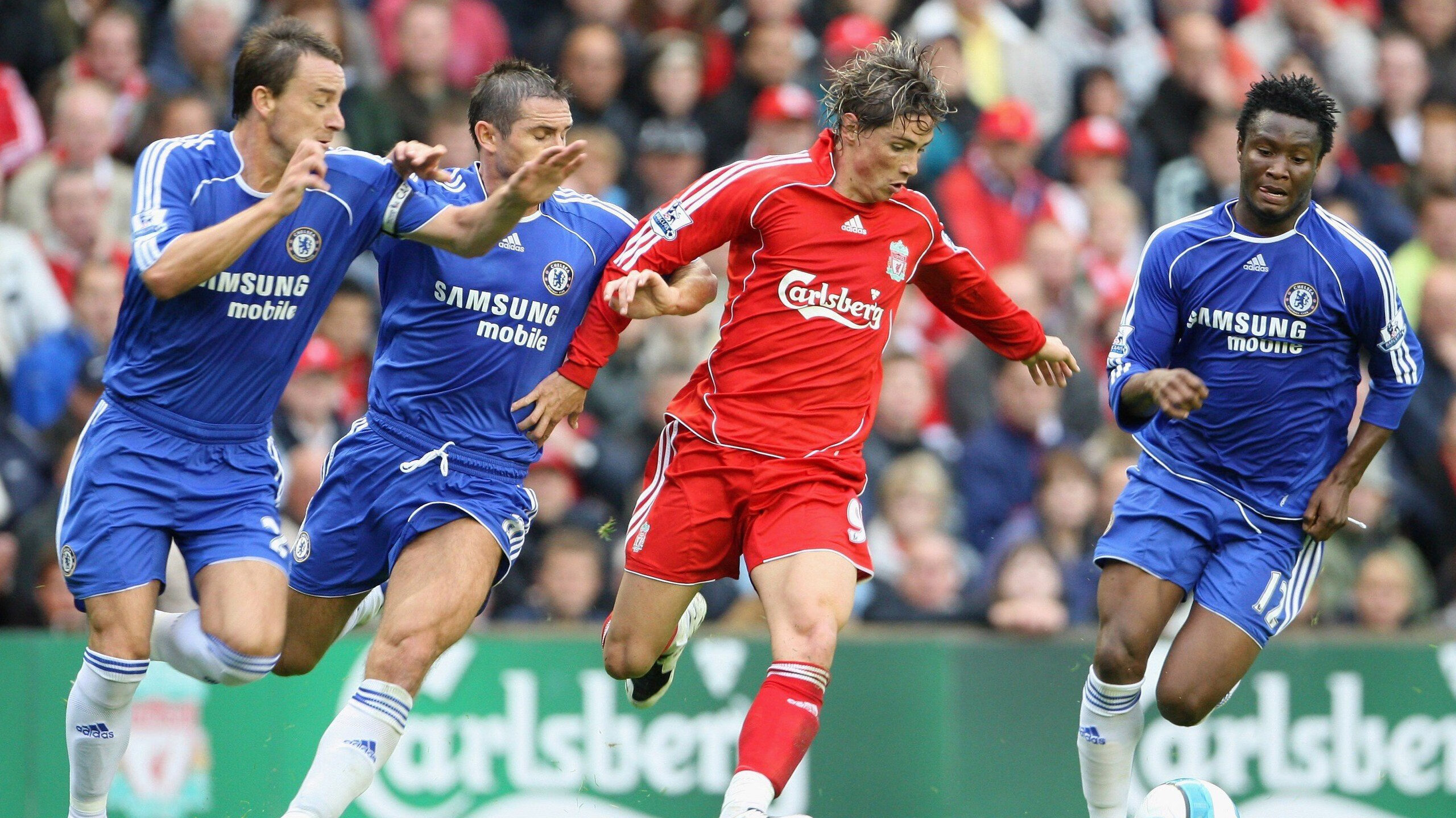 当曼城蓝遇见喀麦隆橙，皮克的生涯之夜与足球的奇妙交汇